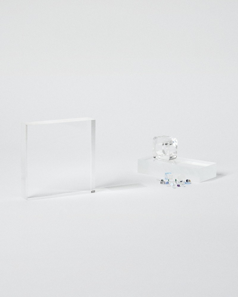 Acrylic award in VITRA MINI plaque format, ready to personalize, held by a model, Sustain Awards 2