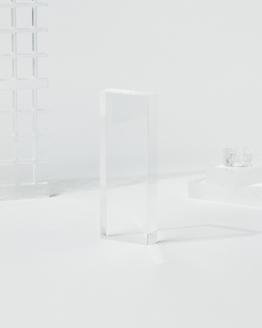 Trofeo de metacrilato formato tótem VITRA L rectangular para personalizar
