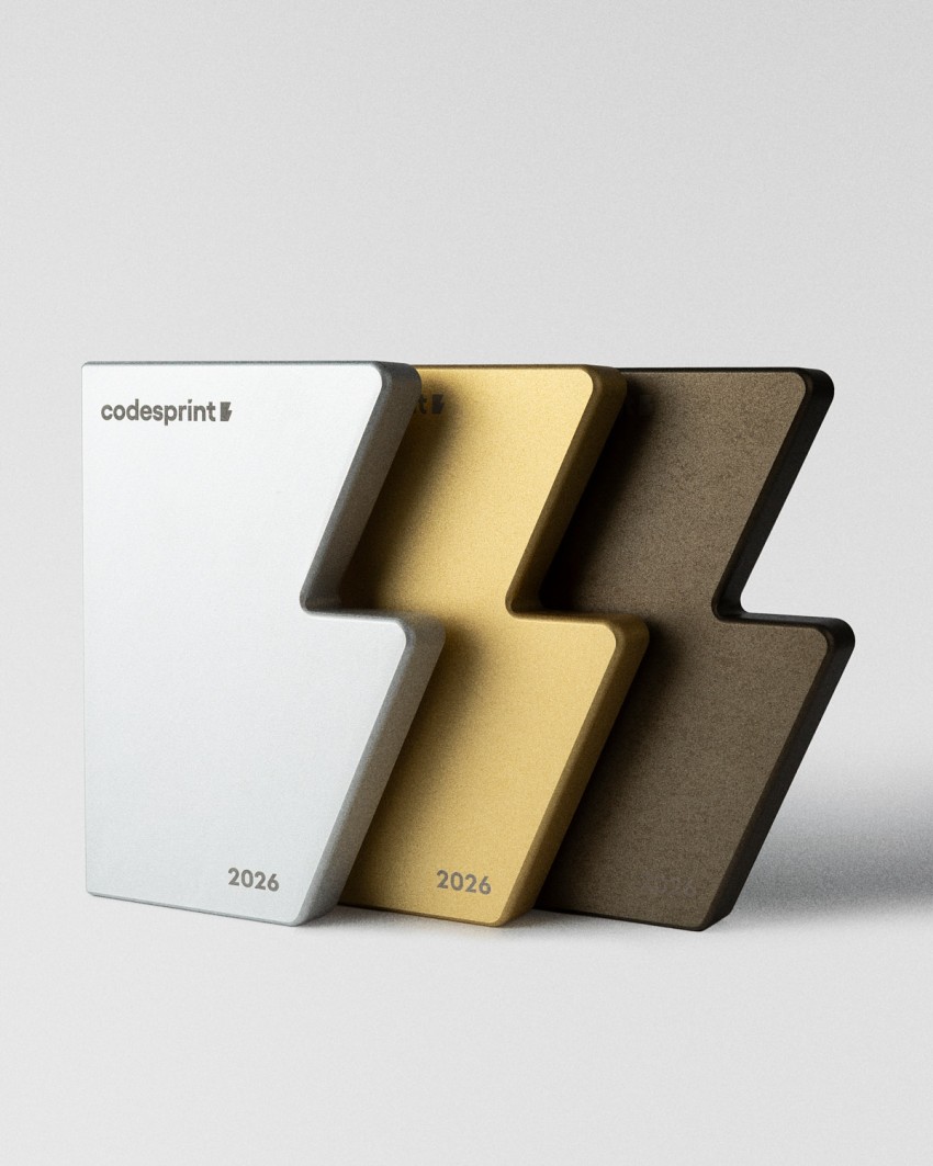 Trofeos Codesprint Hackathon 2026 en plata, dorado y bronce Sustain Awards